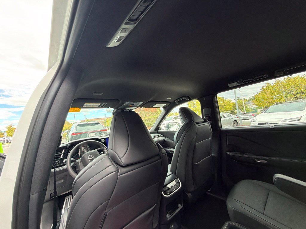 Certified 2026 Lexus TX 500h AWD w/ Technology Package image 20