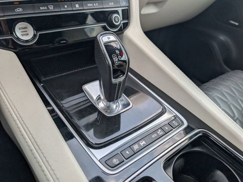 Used 2020 Jaguar F-PACE SVR AWD/4WD image 15