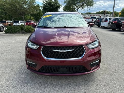 Used 2023 Chrysler Pacifica Touring-L AWD/4WD image 3