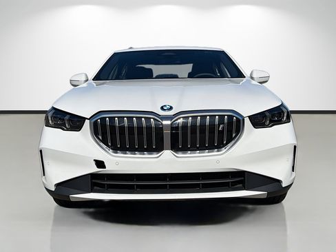 New 2026 BMW i5 eDrive40 image 8