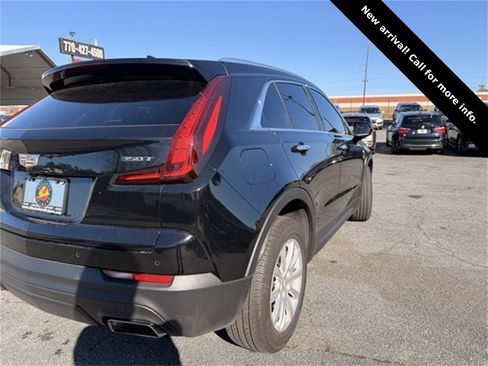Used 2022 Cadillac XT4 Luxury w/ Cold Weather Package image 3