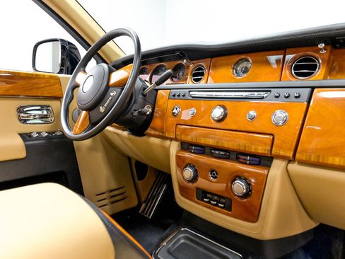 Used 2013 Rolls-Royce Phantom Sedan RWD image 28