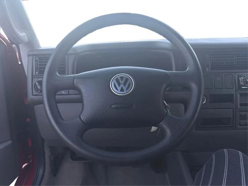 Used 2002 Volkswagen Eurovan MV image 13