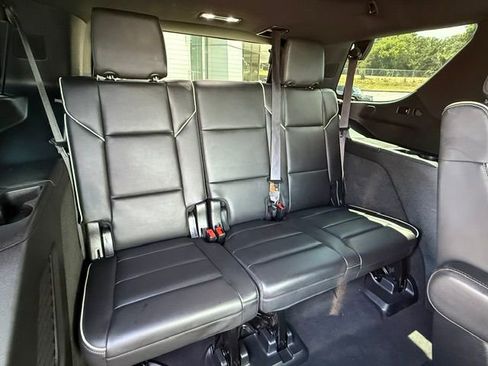 Used 2021 Cadillac Escalade Premium Luxury AWD/4WD image 2