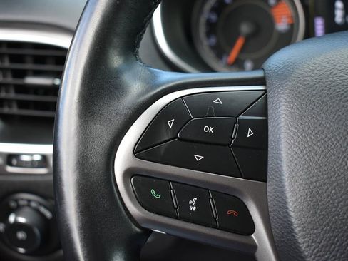 Used 2019 Jeep Cherokee Latitude Plus w/ Comfort/Convenience Group AWD/4WD image 14