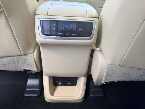 Used 2015 Toyota Highlander Limited image 41