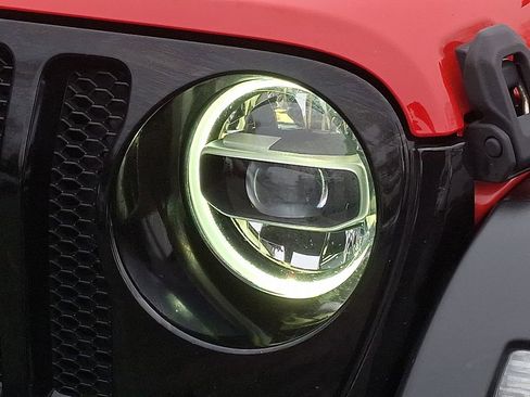 Used 2021 Jeep Wrangler Willys image 10