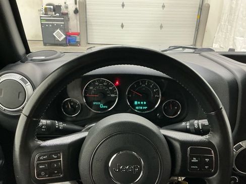 Used 2016 Jeep Wrangler Unlimited Rubicon w/ Connectivity Group image 10