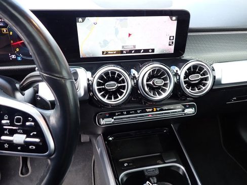 Used 2022 Mercedes-Benz GLB 250 4MATIC image 22