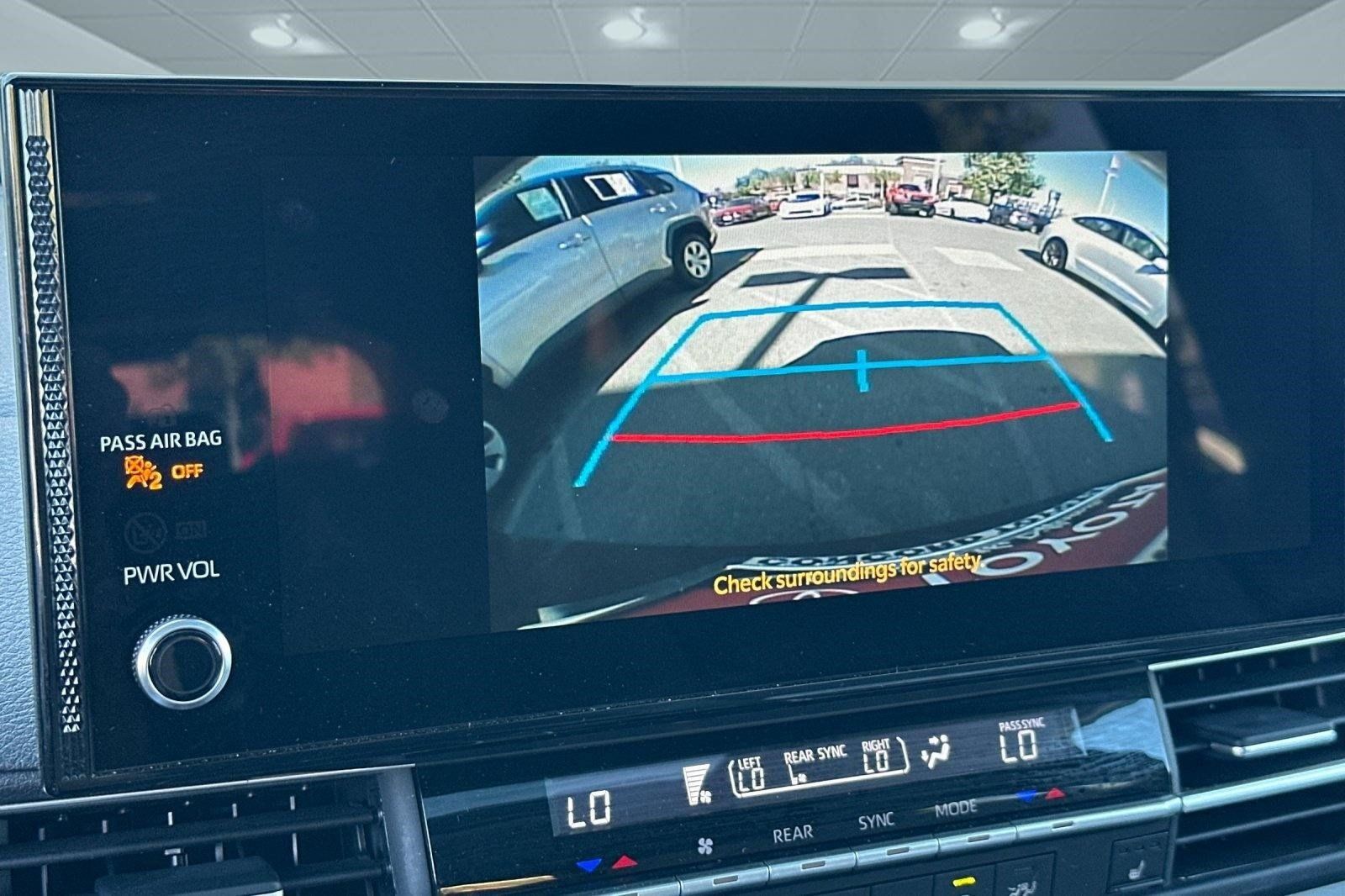 Used 2026 Toyota Sienna XLE FWD image 19