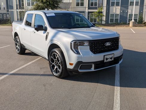 Certified 2025 Ford Maverick Lariat w/ 4K Tow Package AWD/4WD image 2