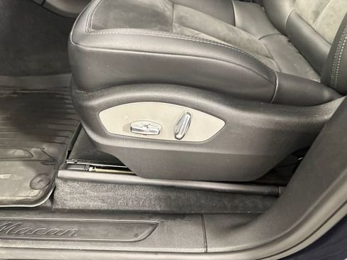 Used 2018 Porsche Macan AWD/4WD image 21