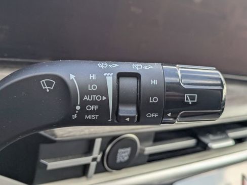 Used 2025 Hyundai Santa Fe Limited image 33