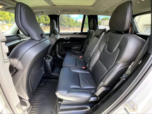 Used 2025 Volvo XC90 T8 Ultra w/ Protection Package Premier image 5
