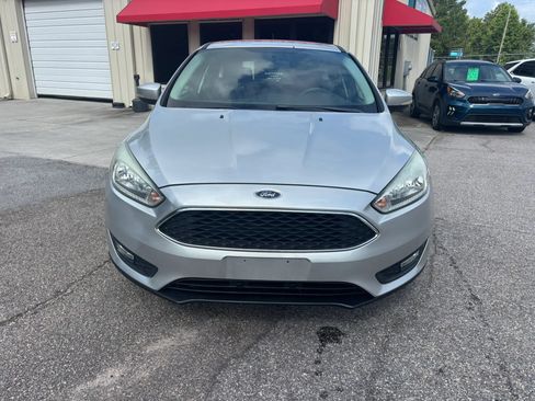Used 2015 Ford Focus SE w/ SE Sport Package FWD image 4