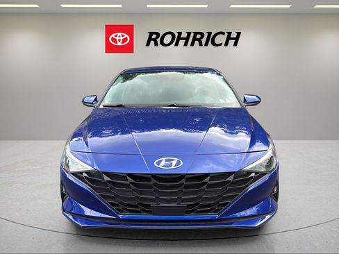 Used 2023 Hyundai Elantra SEL w/ Convenience Package FWD image 2