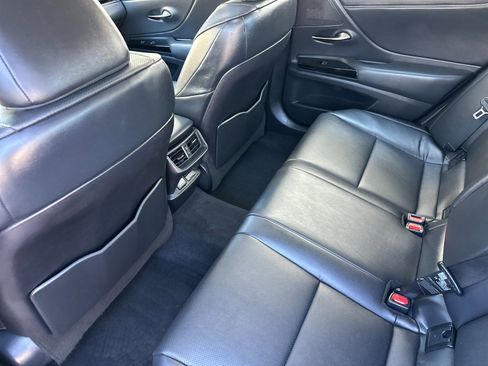 Used 2024 Lexus ES 300h w/ Premium Package FWD image 13