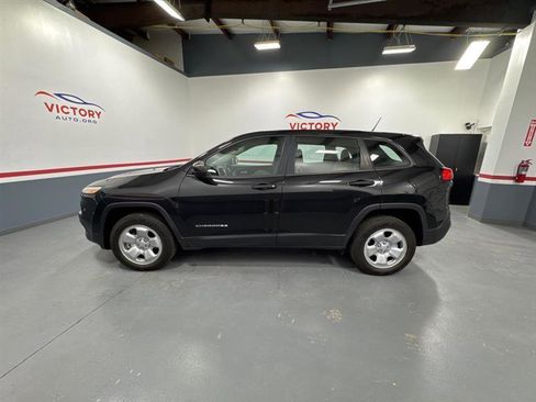 Used 2015 Jeep Cherokee Sport FWD image 5