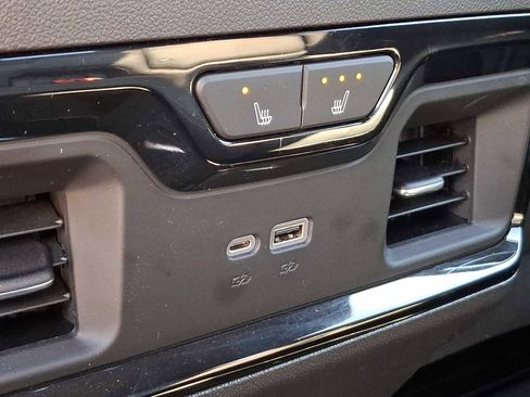 Used 2024 GMC Sierra 1500 AT4 w/ Technology Package AWD/4WD image 13