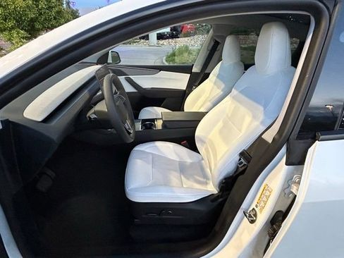 Used 2026 Tesla Model Y AWD image 12