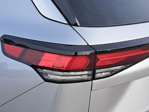 New 2026 Volkswagen Tiguan SE FWD image 32