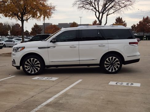 Used 2022 Lincoln Navigator Reserve image 3