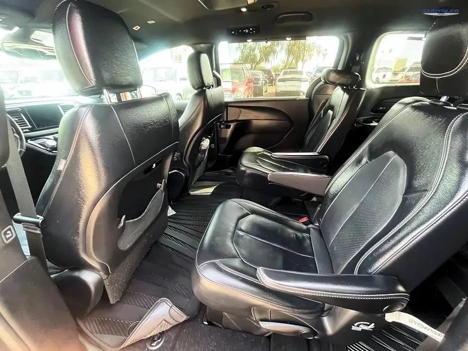 Used 2019 Chrysler Pacifica Touring-L w/ Advanced Safetytec Group FWD image 11