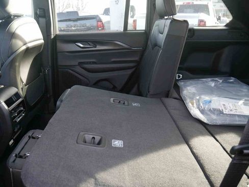 New 2025 Jeep Grand Cherokee Altitude image 16