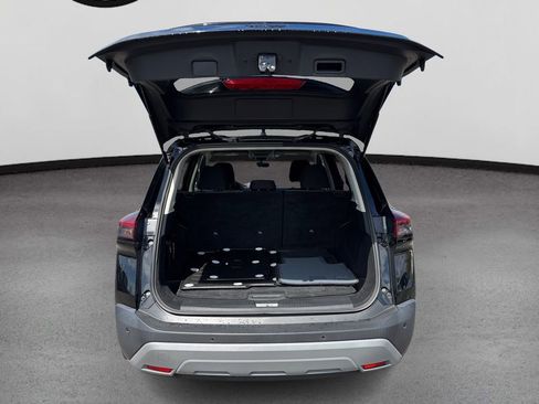 Used 2022 Nissan Rogue S image 11