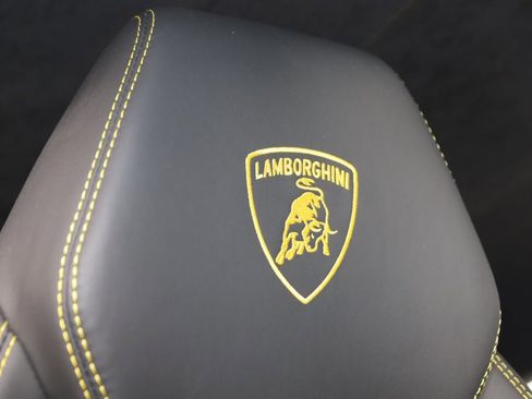 Used 2021 Lamborghini Urus image 16