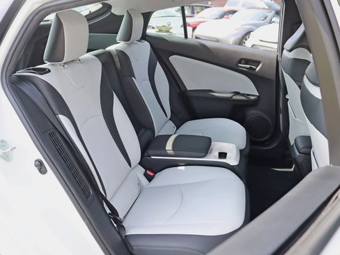 Used 2017 Toyota Prius Prime Premium FWD image 29