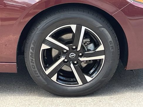 Used 2025 Nissan Sentra SV FWD image 31