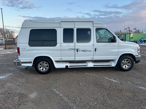 Used 2010 Ford E-150 and Econoline 150 image 13