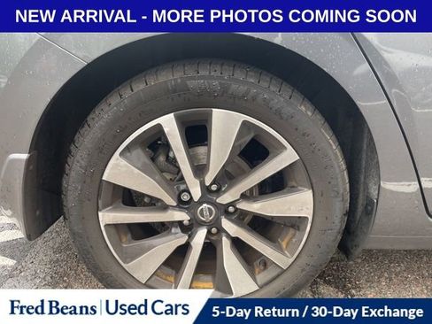 Used 2023 Nissan Sentra SV w/ SV Premium Package FWD image 15