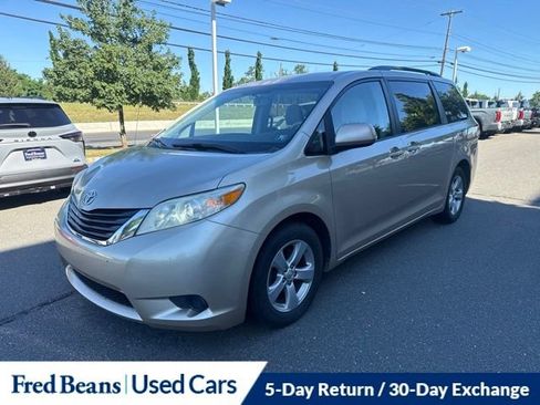 Used 2014 Toyota Sienna LE FWD image 15