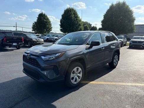 Used 2024 Toyota RAV4 LE AWD/4WD image 3