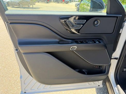 Used 2022 Lincoln Aviator Reserve w/ Equipment Group 201A AWD/4WD image 9