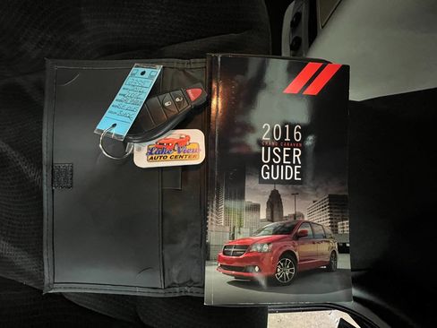 Used 2016 Dodge Grand Caravan SE image 21