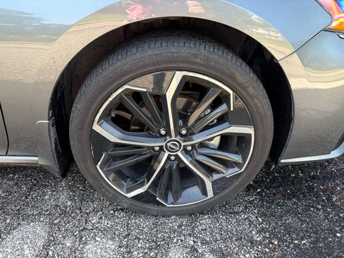 Used 2025 Nissan Altima 2.5 SR AWD/4WD image 9