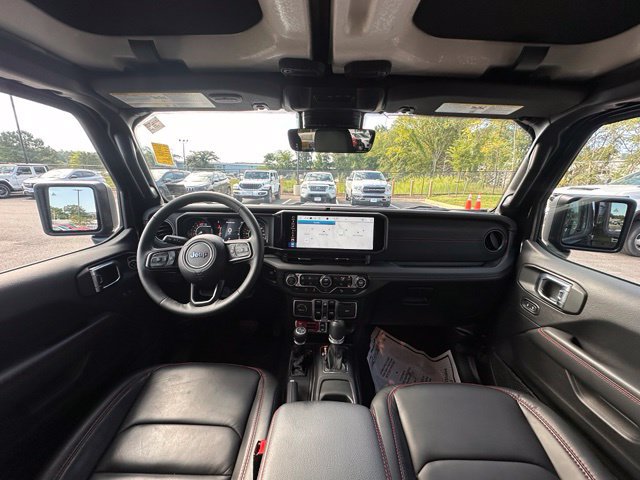 Used 2025 Jeep Wrangler Unlimited Rubicon AWD/4WD image 2