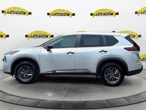 Used 2024 Nissan Rogue S AWD/4WD image 2