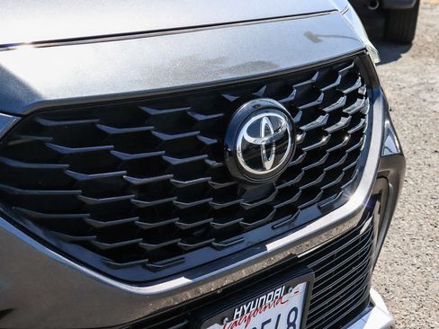 Used 2021 Toyota Highlander XSE FWD image 6