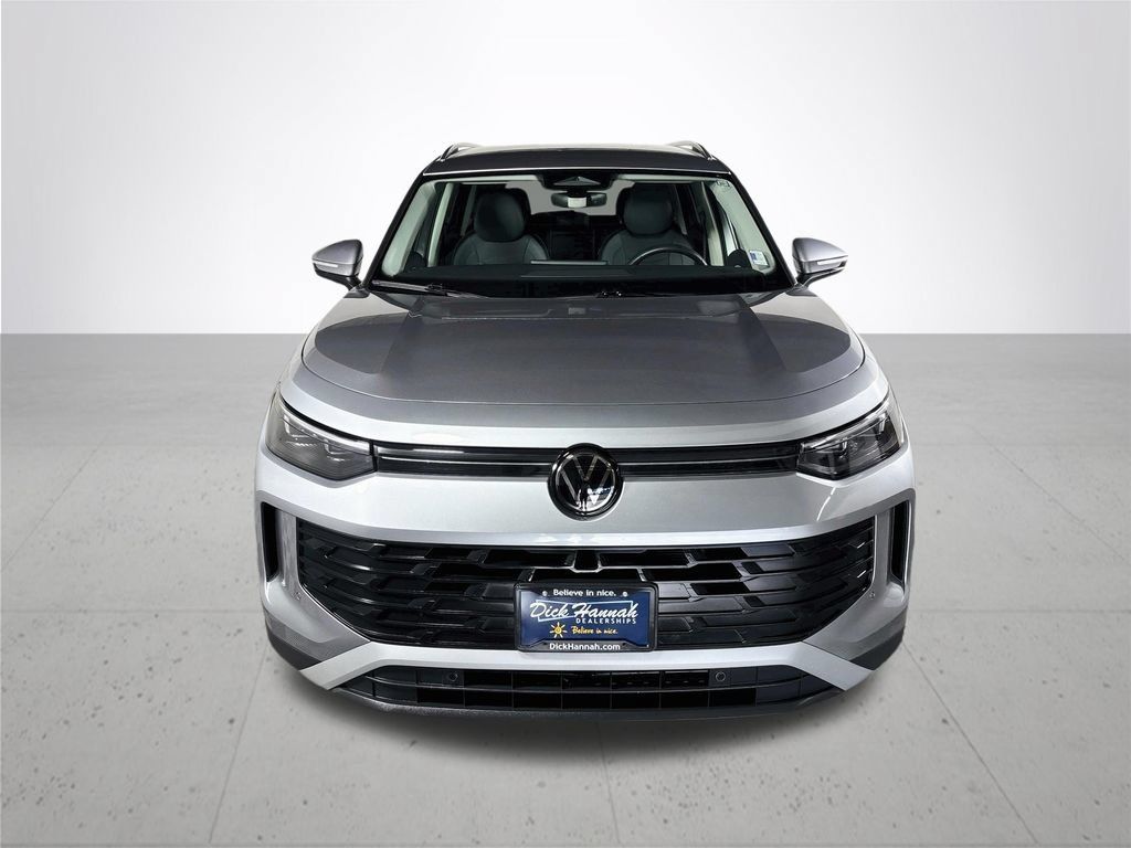 Certified 2025 Volkswagen Tiguan SE FWD image 4