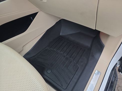 Used 2021 Cadillac Escalade Premium Luxury image 35