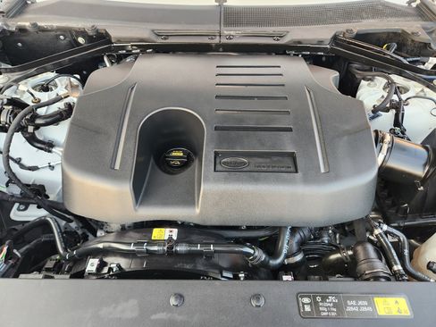 Used 2025 Land Rover Defender 110 X-Dynamic SE AWD/4WD image 33
