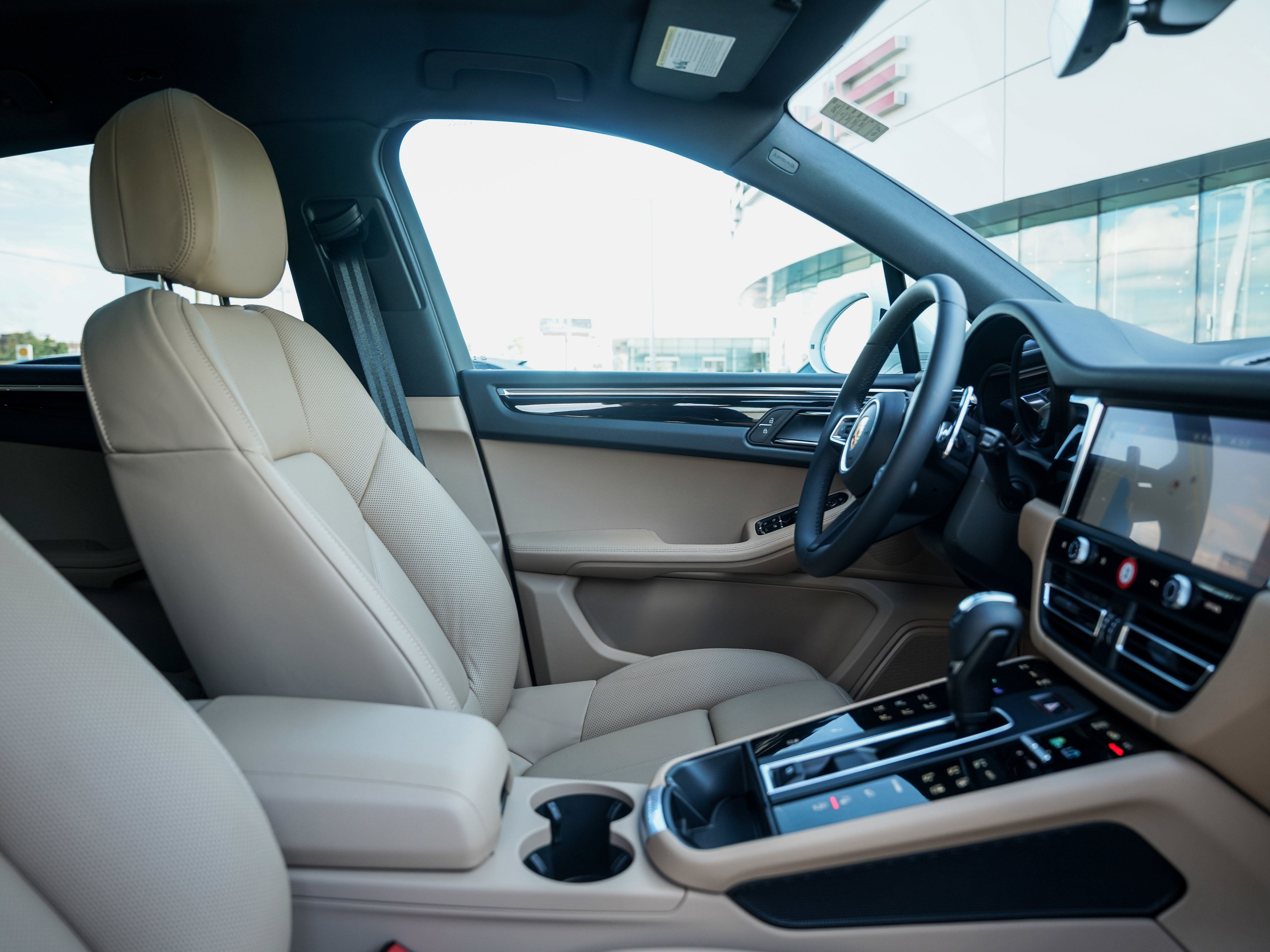 Certified 2026 Porsche Macan S AWD/4WD image 33