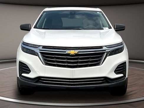 Used 2024 Chevrolet Equinox LS w/ LS Convenience Package FWD image 2
