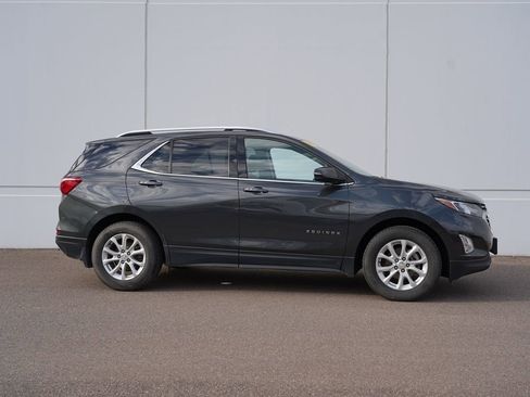 Used 2018 Chevrolet Equinox LT w/ Sun & Infotainment Package image 2