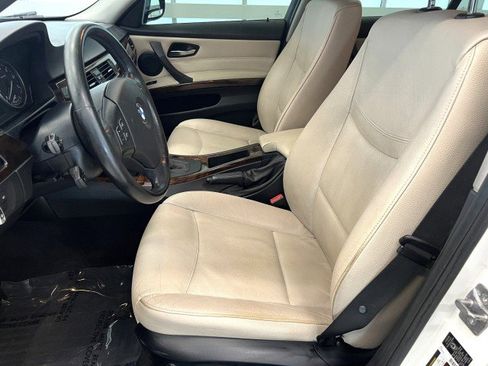 Used 2011 BMW 328i xDrive Sedan AWD/4WD image 9