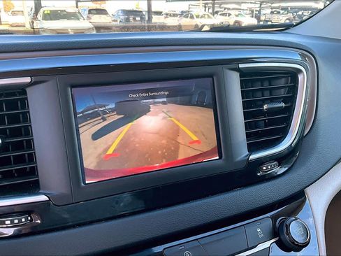 Certified 2023 Chrysler Voyager LX image 24